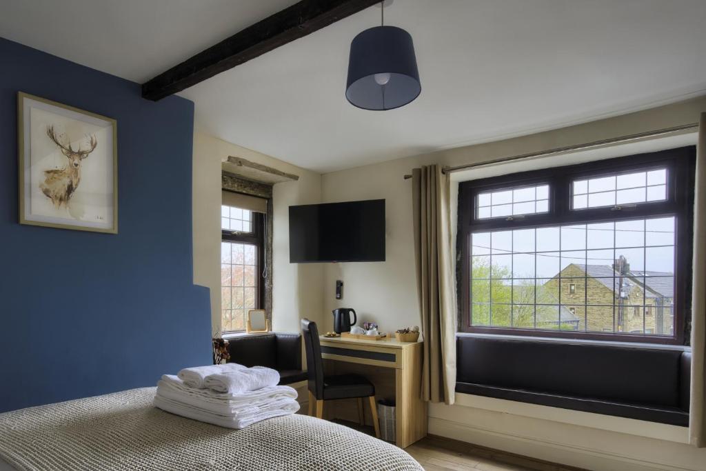 Front double-aspect en-suite room with countryside views